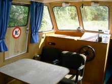 Barka turystyczna Huuha - czarter barek w Finlandi - Pojezierze Fińskie foto: Saimaan Solmu