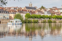 Barka turystyczna Penichette 950 E - z zewnątrz foto: LOCABOAT