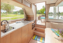 Barka turystyczna Penichette 950 E foto: LOCABOAT