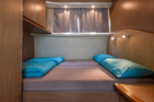 Barka turystyczna Penichette 1020 FB - czarter barek foto: LOCABOAT