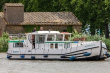 Barka Penichette 1400 FB z zewnątrz foto: LOCABOAT