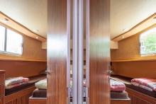 Barka turystyczna Penichette 1400 FB - kabiny foto: LOCABOAT