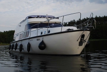 Barka turystyczna Europa 700 z zewnątrz foto: LOCABOAT