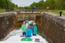 Francja - Burgundia - Czarter barki foto: LOCABOAT