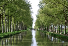 Canal de Garonne - Południowo - zachodnia Francja - czarter barek turystycznych foto: LOCABOAT