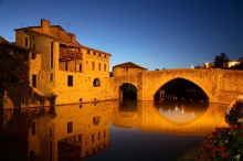 Most w Marac -  Południowo - zachodnia Francja - czarter barek turystycznych foto: LOCABOAT